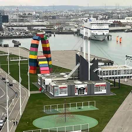 Vivez Le Port De Plaisance - *
